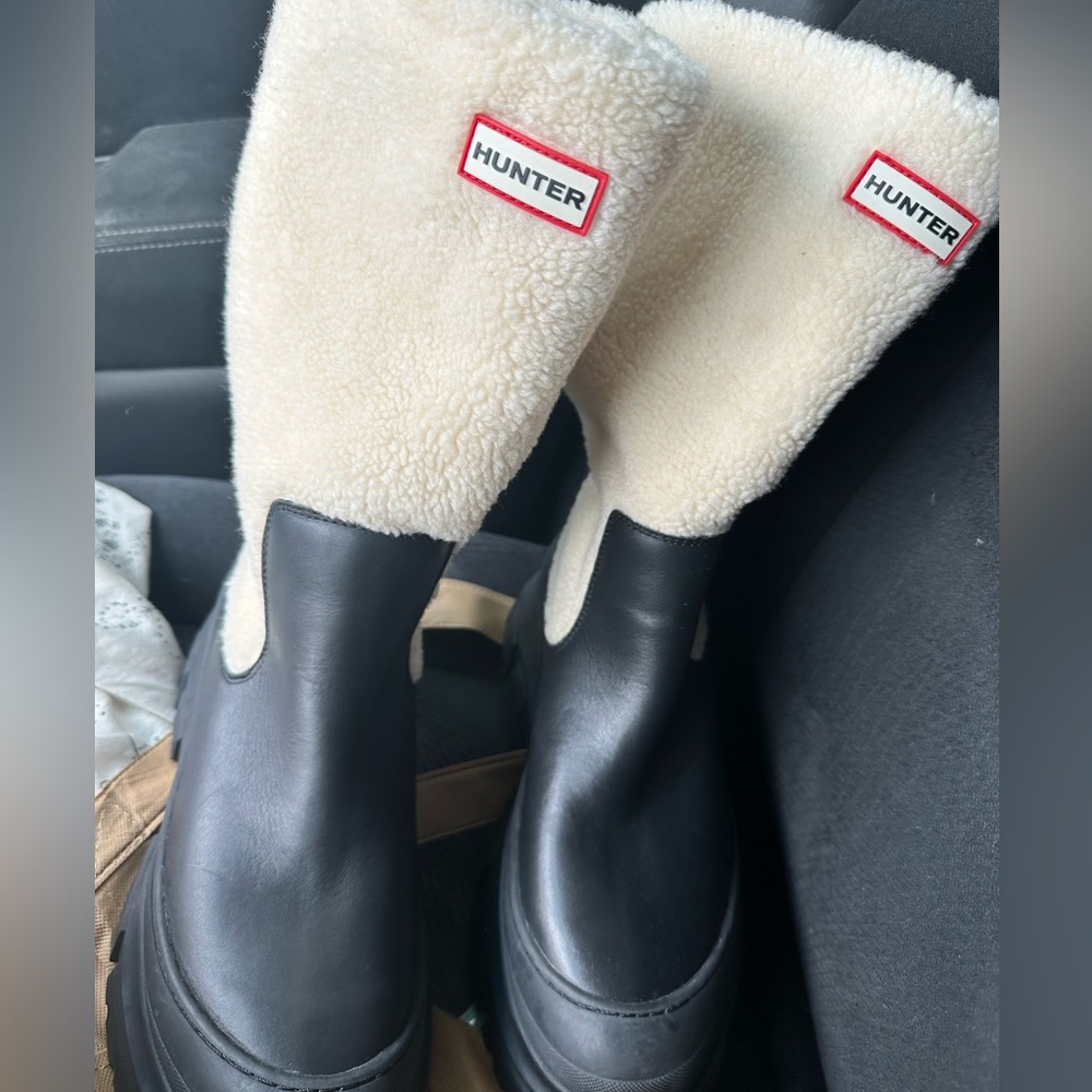 Women Hunter Sharpa boots brand new never worn nice for the weather